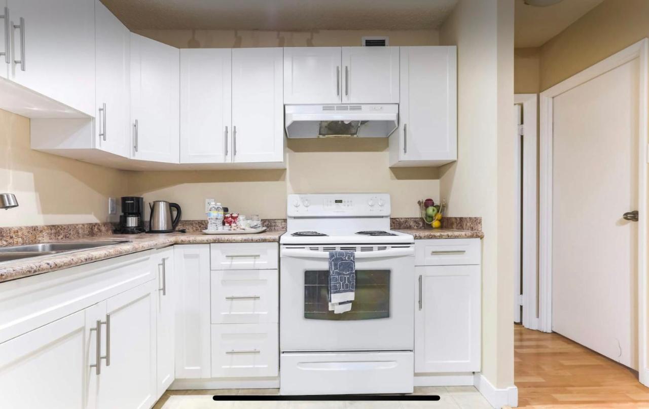 Downtown River Valley Bachelor Suite Condo, Non Smoking, 12 Inches Queen Bed, Beautiful Minimalist, Very Convenient Every Where Edmonton Ngoại thất bức ảnh