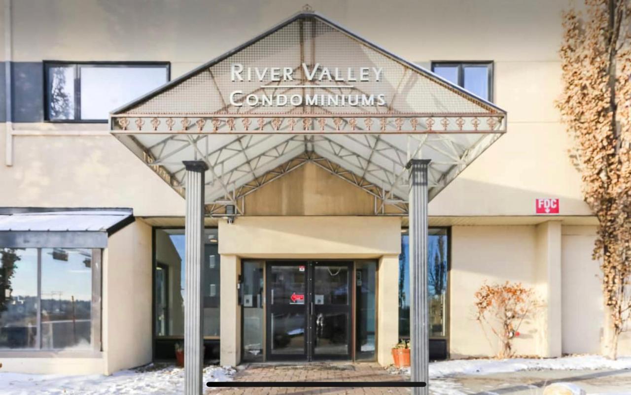 Downtown River Valley Bachelor Suite Condo, Non Smoking, 12 Inches Queen Bed, Beautiful Minimalist, Very Convenient Every Where Edmonton Ngoại thất bức ảnh