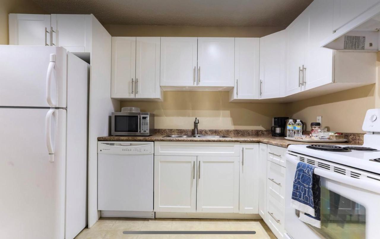 Downtown River Valley Bachelor Suite Condo, Non Smoking, 12 Inches Queen Bed, Beautiful Minimalist, Very Convenient Every Where Edmonton Ngoại thất bức ảnh